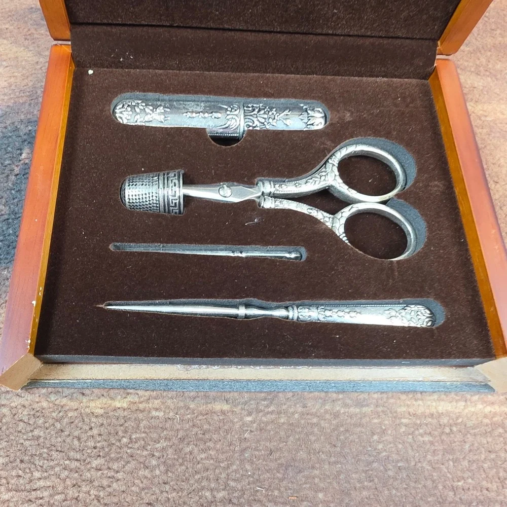 Sullivans Embroidery Accessory Set Adult OS Silver Excellent Heirloom 4-Piece